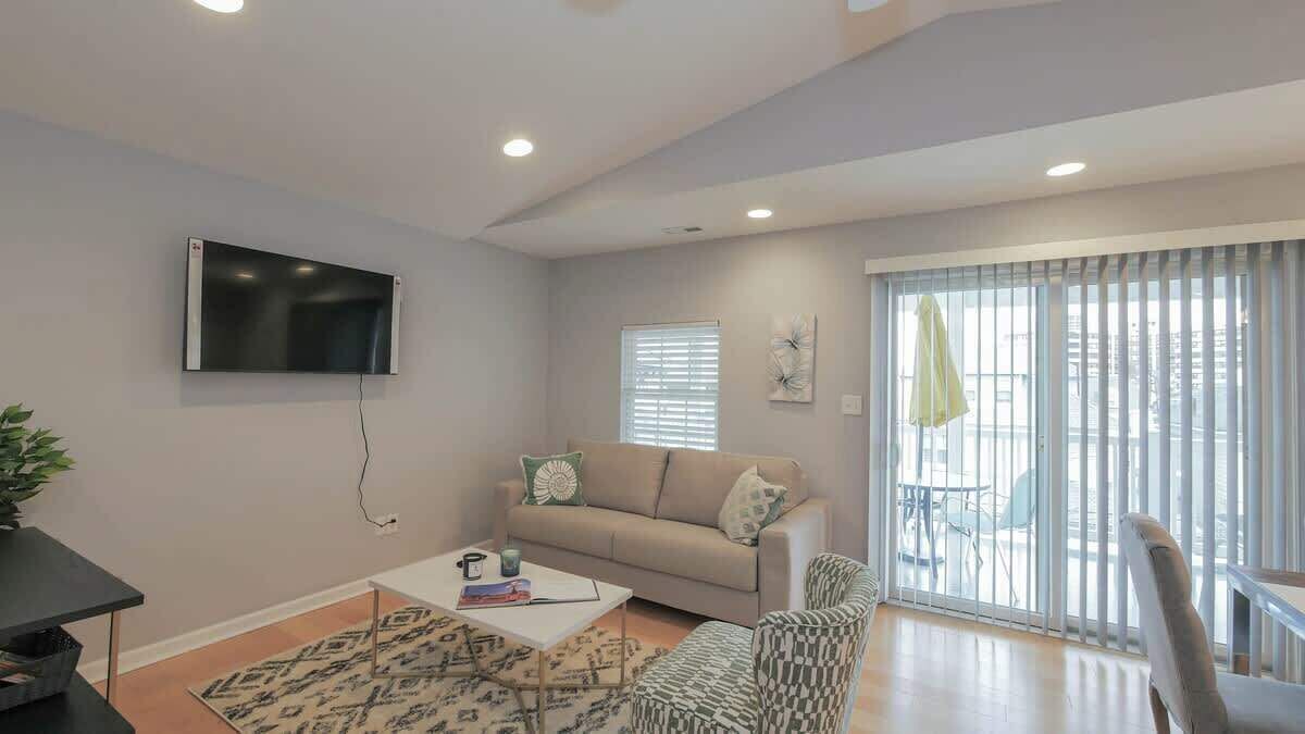 Televisión y oficina 