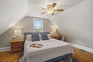 2 Schlafzimmer, Schreibtisch, Bügeleisen/Bügelbrett, kostenloses WLAN