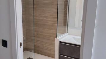 Douche, serviettes fournies