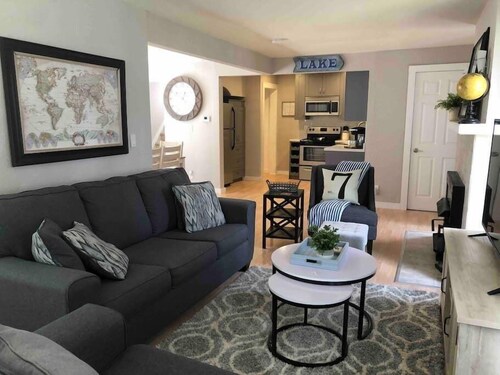 Lake Muskego House, Walk to Stores & Restaurants