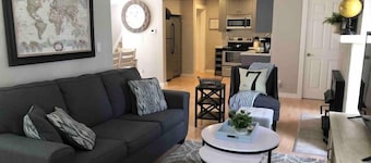 Lake Muskego House, Walk to Stores & Restaurants