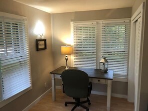 Interior - Lake Muskego House, Walk to Stores & Restaurants (Muskego)