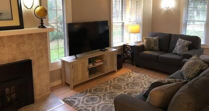 Lake Muskego House, Walk to Stores & Restaurants