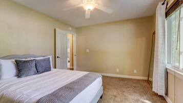 Fer et planche à repasser, Wi-Fi, draps fournis