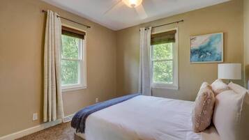 Silitysrauta/-lauta, Wi-Fi, vuodevaatteet