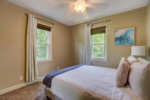 Silitysrauta/-lauta, Wi-Fi, vuodevaatteet