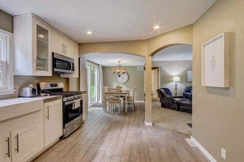 Muskego Hideaway on 2 Acre Lot