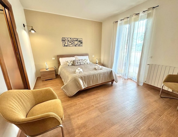 3 soverom, strykejern/-brett, internettilgang og sengetøy