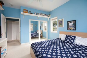 Tabla de planchar con plancha, wifi y ropa de cama 