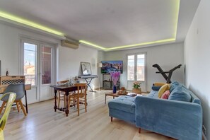 TV - Charming Townhouse on French Riviera near Cannes (St-Laurent-du-Var)