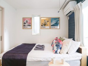 1 bedroom, desk, WiFi, bed sheets - Shinokubo WUJI Triphome New Open (Shinjuku City)