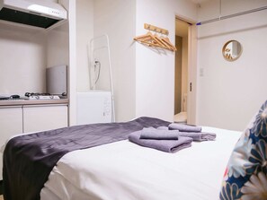 1 bedroom, desk, WiFi, bed sheets