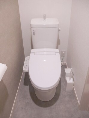 ヘアドライヤー、タオル、シャンプー