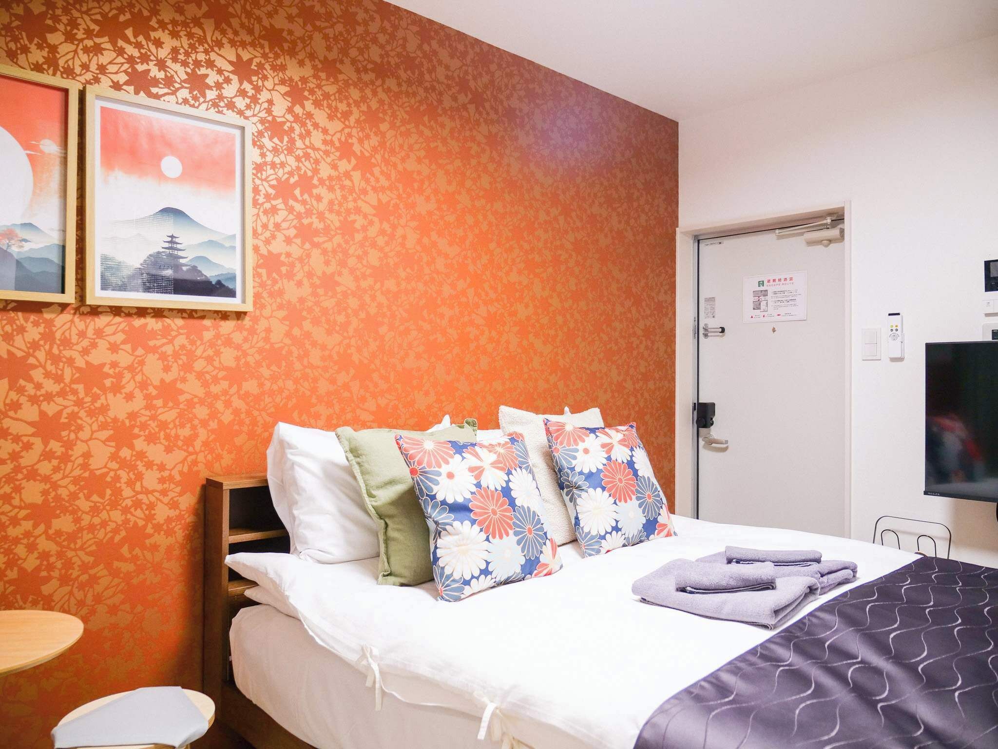 1 bedroom, desk, WiFi, bed sheets