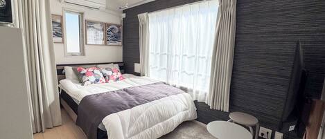 1 bedroom, desk, WiFi, bed sheets