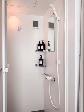 Hair dryer, towels, shampoo - Triphome Shinokubo Cozy Stay (Shinjuku City)