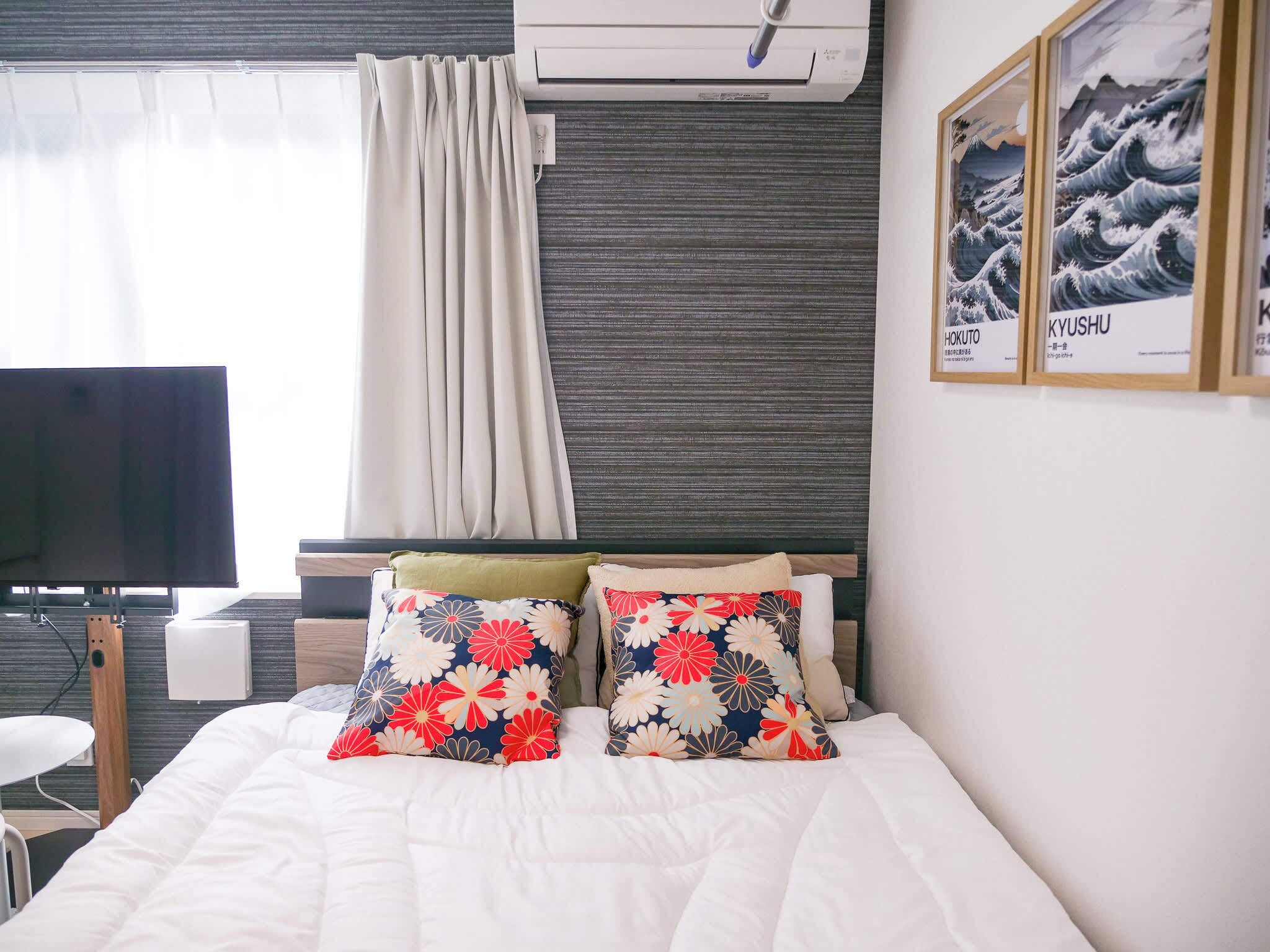 1 bedroom, desk, WiFi, bed sheets