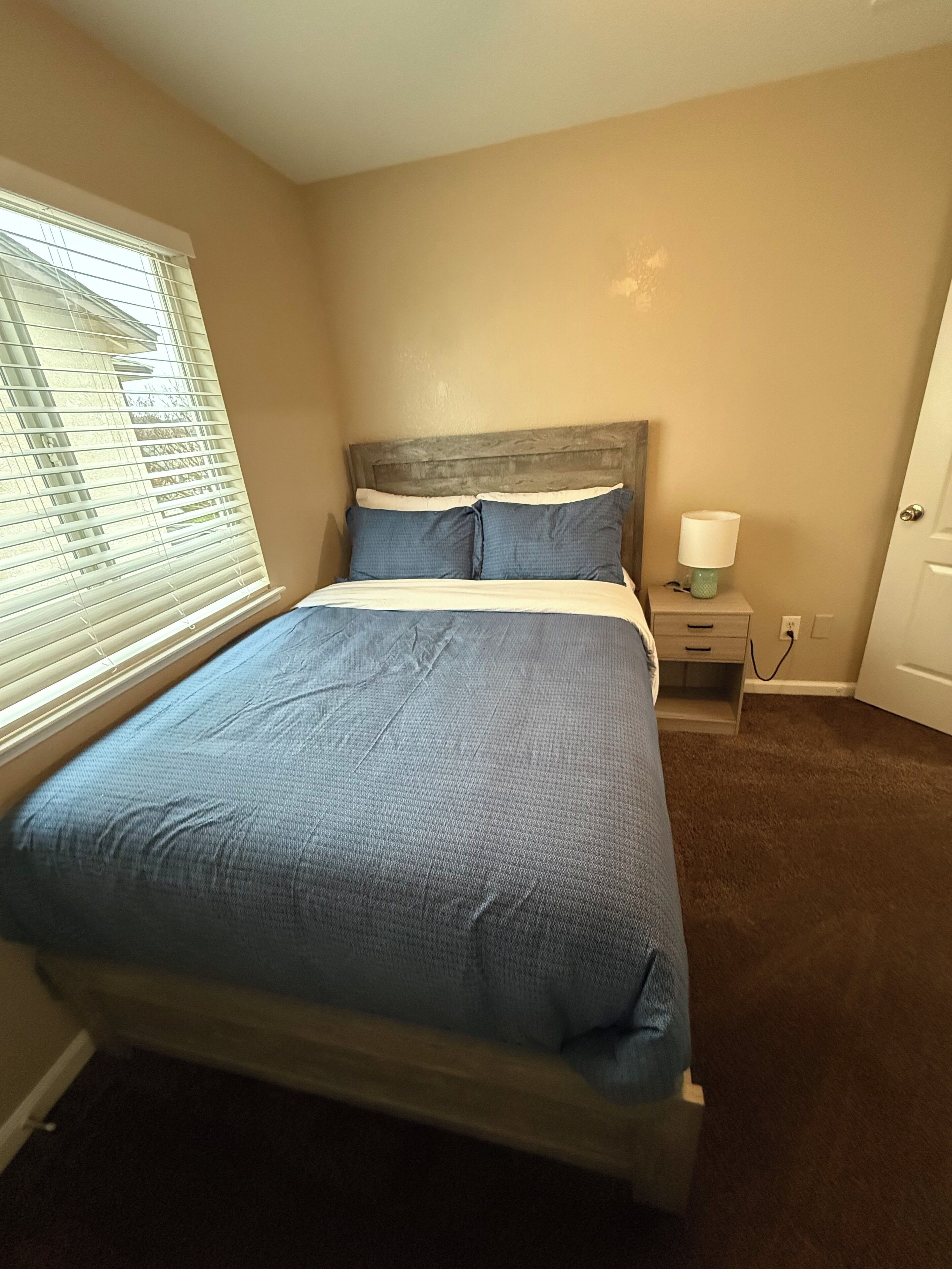 5 bedrooms, iron/ironing board, free WiFi, bed sheets