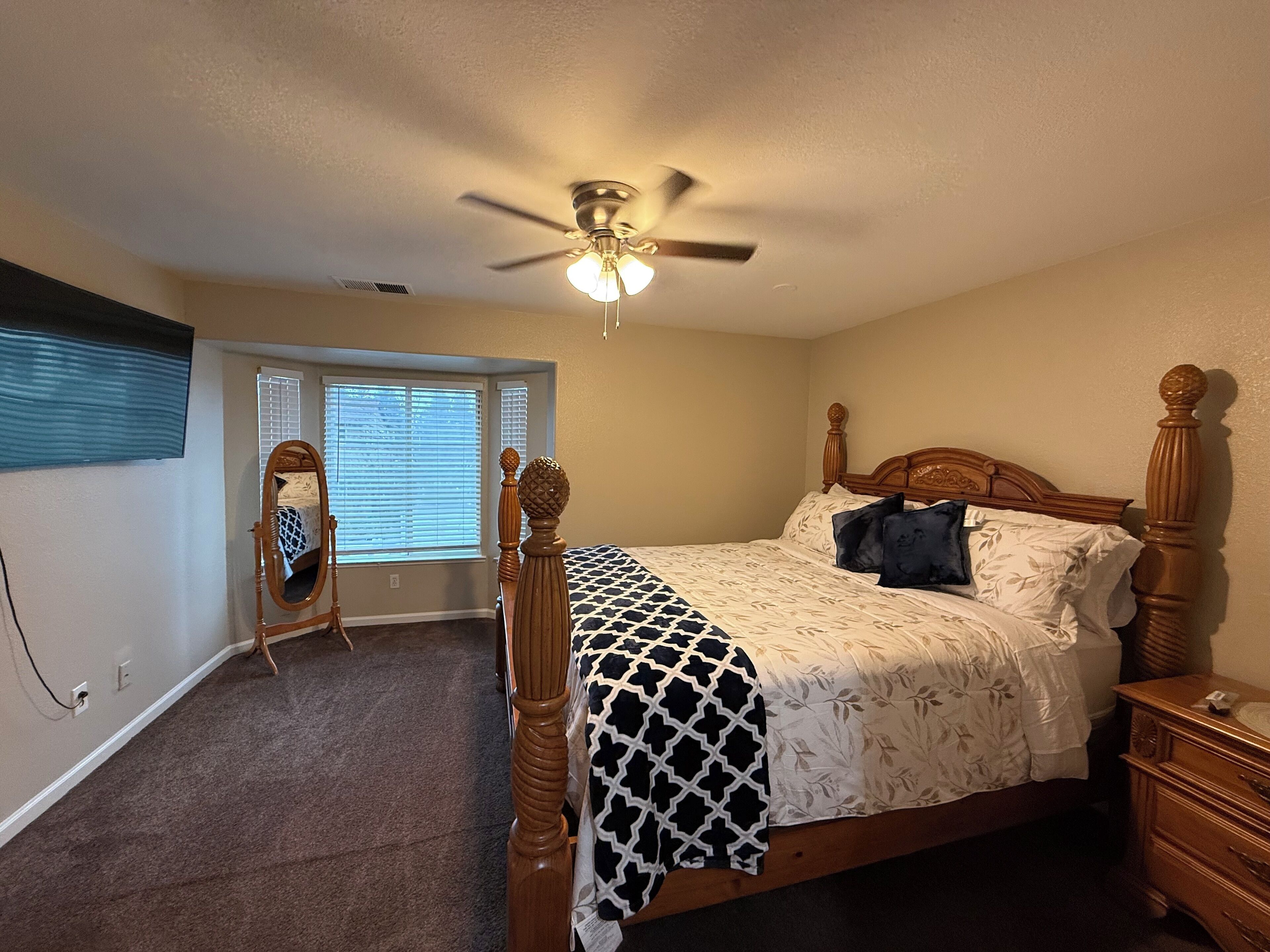 5 habitaciones, tabla de planchar con plancha y wifi gratis 