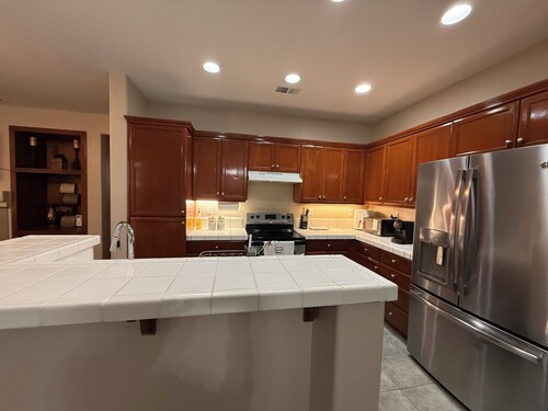 Spacious 5 bedroom House-Perfect for Families & Groups