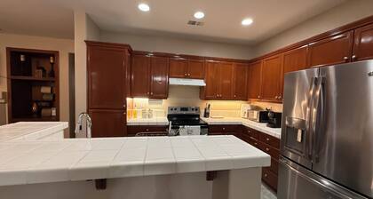 Spacious 5 bedroom House-Perfect for Families & Groups