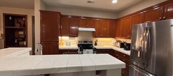 Spacious 5 bedroom House-Perfect for Families & Groups