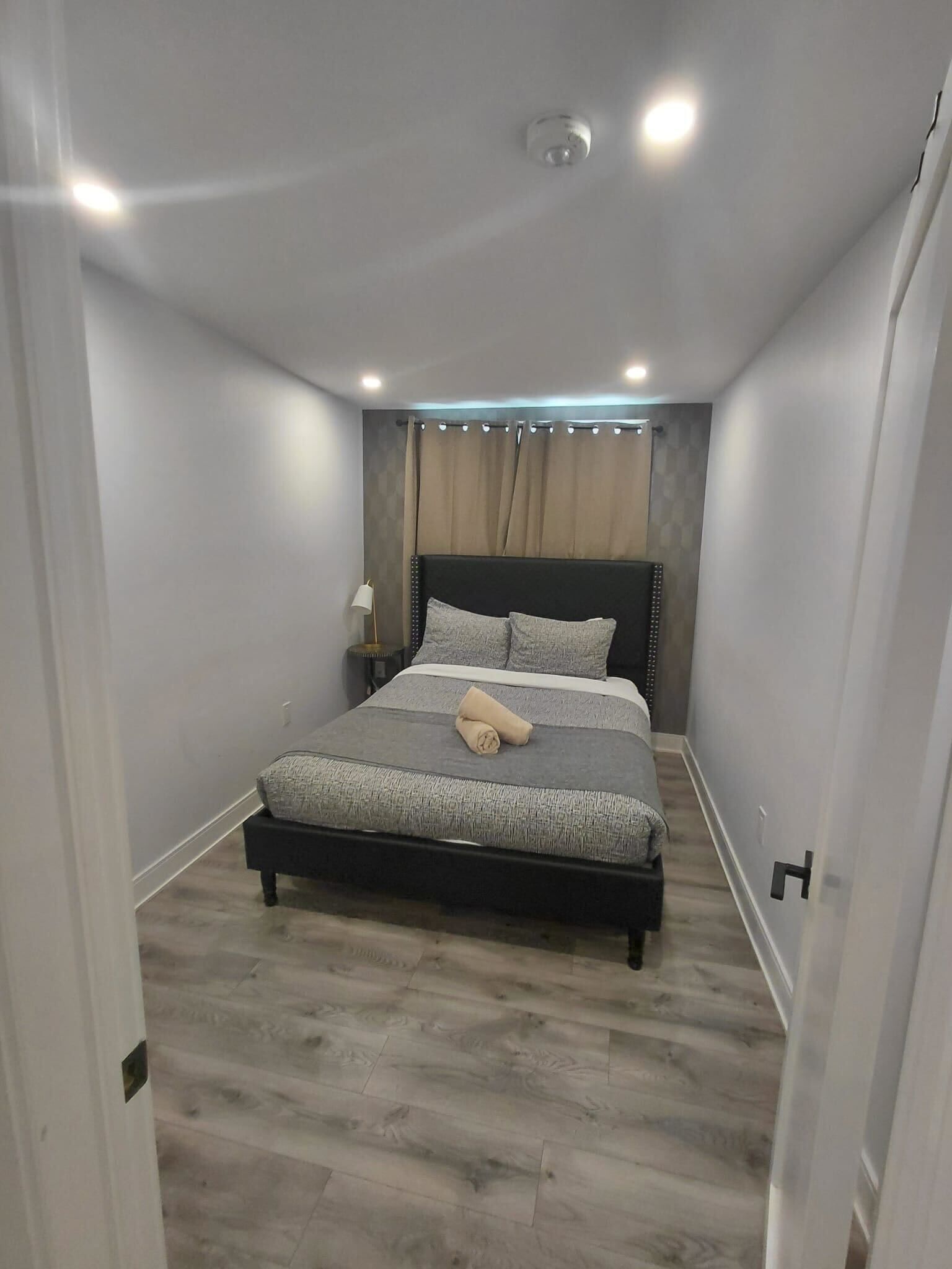 办公桌、WiFi、床单、轮椅无障碍