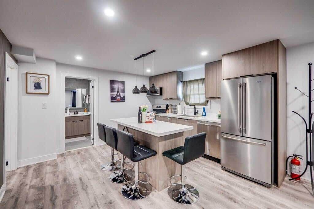 Fridge, microwave, stovetop, dishwasher