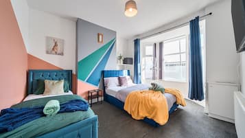 6 bedrooms, desk, iron/ironing board, WiFi