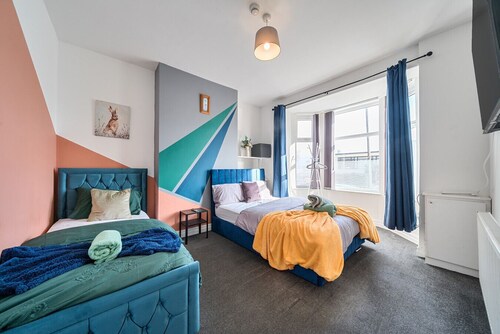 Six‑bedroom stay with garden, private hot tub, parking and easy Manchester tram links