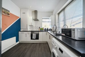 Microwave, oven, stovetop, toaster - Six‑bedroom stay with garden, private hot tub, parking and easy Manchester tram links (Greater Manchester)
