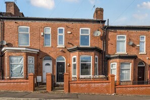 Exterior - Six‑bedroom stay with garden, private hot tub, parking and easy Manchester tram links (Greater Manchester)