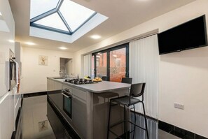 Microwave, oven, stovetop, coffee/tea maker