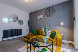 テレビ、卓球台