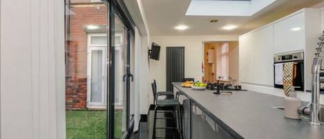 Microwave, oven, stovetop, coffee/tea maker