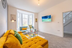 テレビ、卓球台