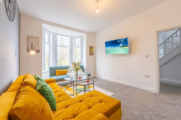 Téléviseur, table de ping-pong