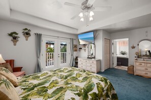 Desk, iron/ironing board, WiFi, bed sheets - Someday Sunset by the Bay Upper Level (South Padre Island)