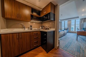 Superior Twin Room, Partial Sea View | Private kitchen - Braiden Hotel (Al Jubail)