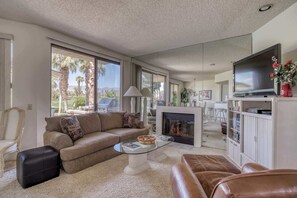 TV - Exclusive 2BR, Golf Views & Private BBQ (Palm Desert)