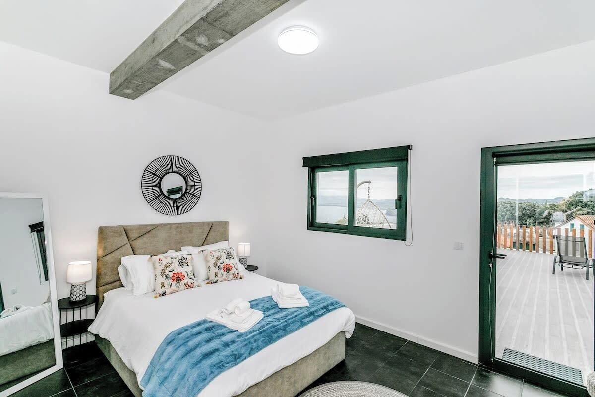 3 室のベッドルーム、アイロン / アイロン台、インターネット、ベッドシーツ