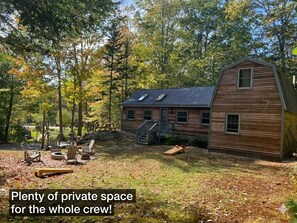 Terrace/patio - KPT Cottage: 4ac, 3BR, Sleeps 8, Fire Pit, Pets OK, FREE Beach Passes, NO FEES! (Kennebunkport)