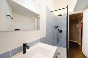 Shower, hair dryer - BuddyRent · Vasca · Prati · 4 (Roma)