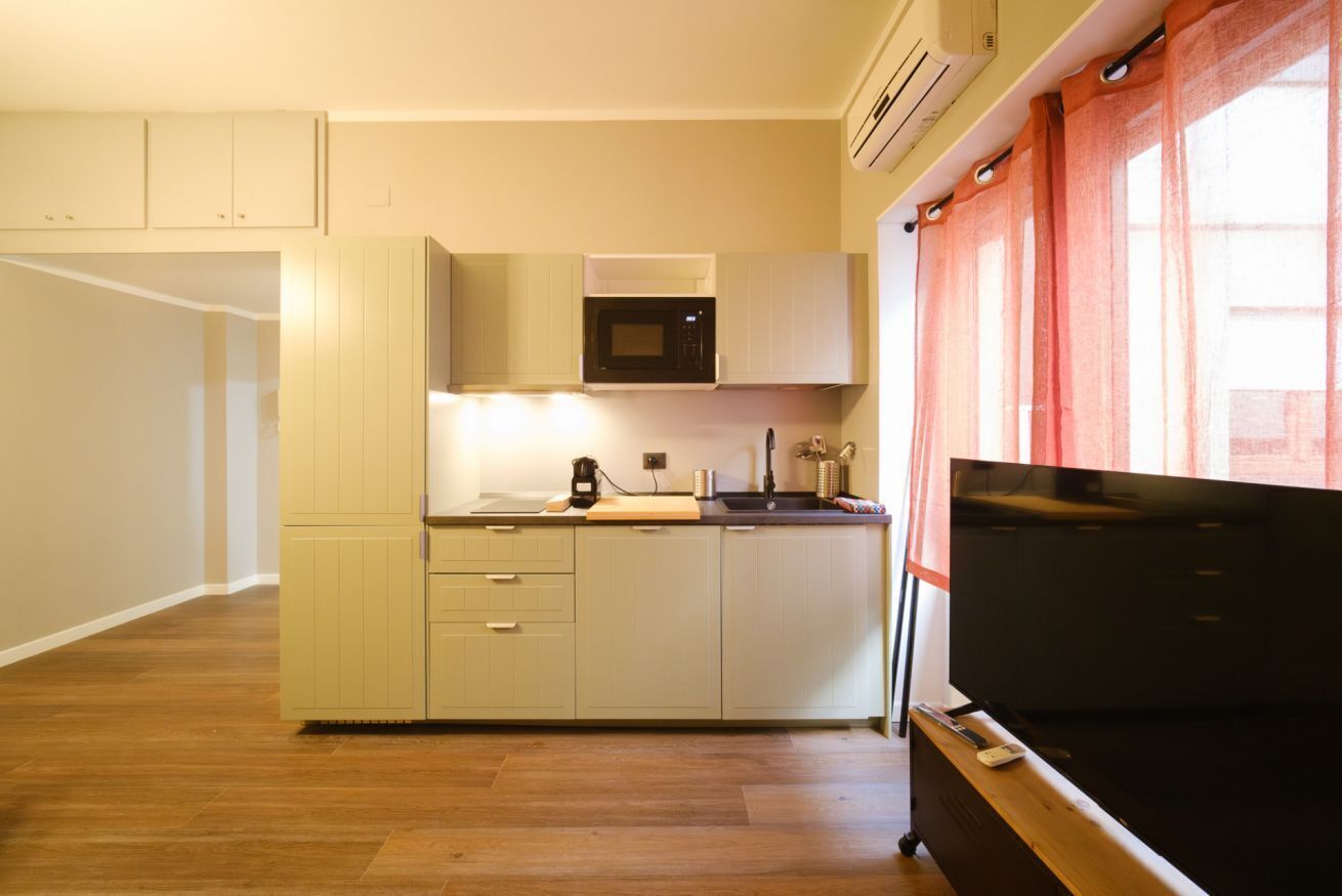 Kühlschrank, Mikrowelle, Geschirrspüler, Toaster