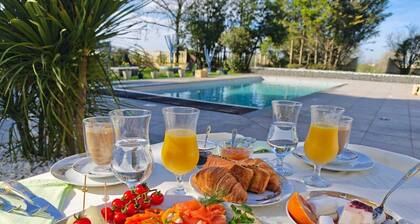 Suite Victoria Domaine Pagnon Gironde: Charme & Piscine Chauffée Proche Bordeaux