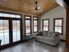 Télévision, cheminée