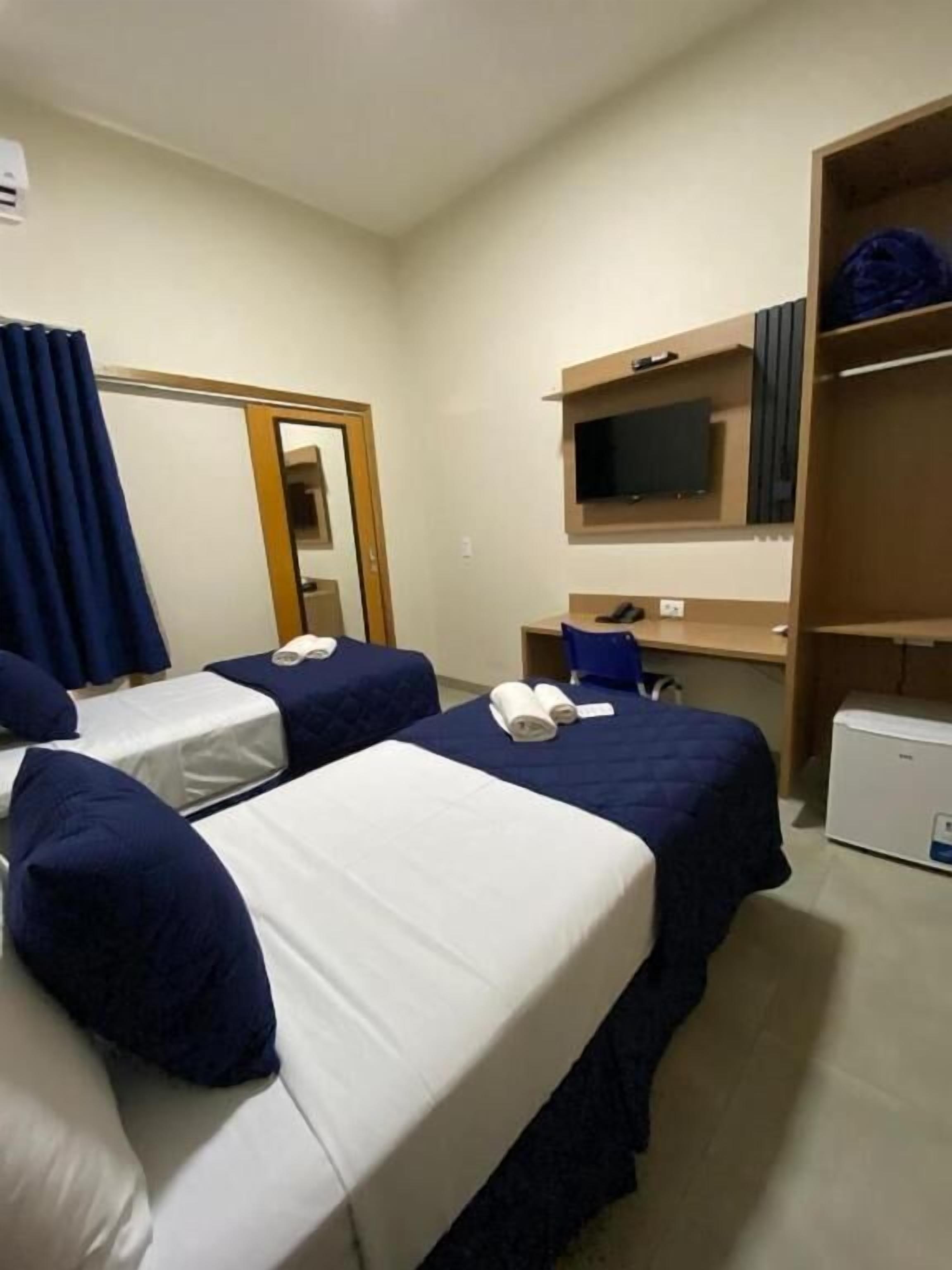 Schreibtisch, laptopgeeigneter Arbeitsplatz, kostenloses WLAN