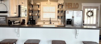 Lake Therapy Cottage with 3bds/2baths with exceptional Lake Front Views.