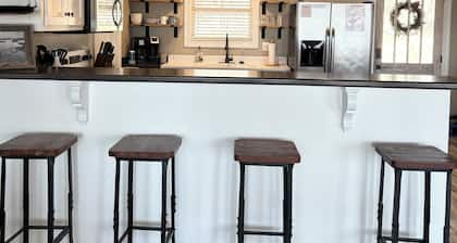 Lake Therapy Cottage with 3bds/2baths with exceptional Lake Front Views.