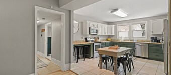 Jewel's Rest 2 Bedroom Suite - Kull Kitchen - Full Bath